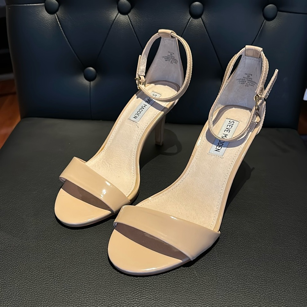 Steve Madden ankle strap heels size 8W